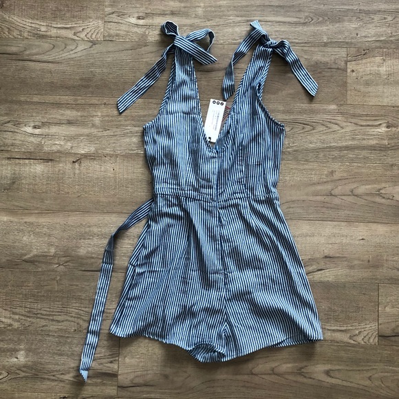 Boohoo Lottie Tie Shoulder Denim Playsuit - Picture 6 of 7